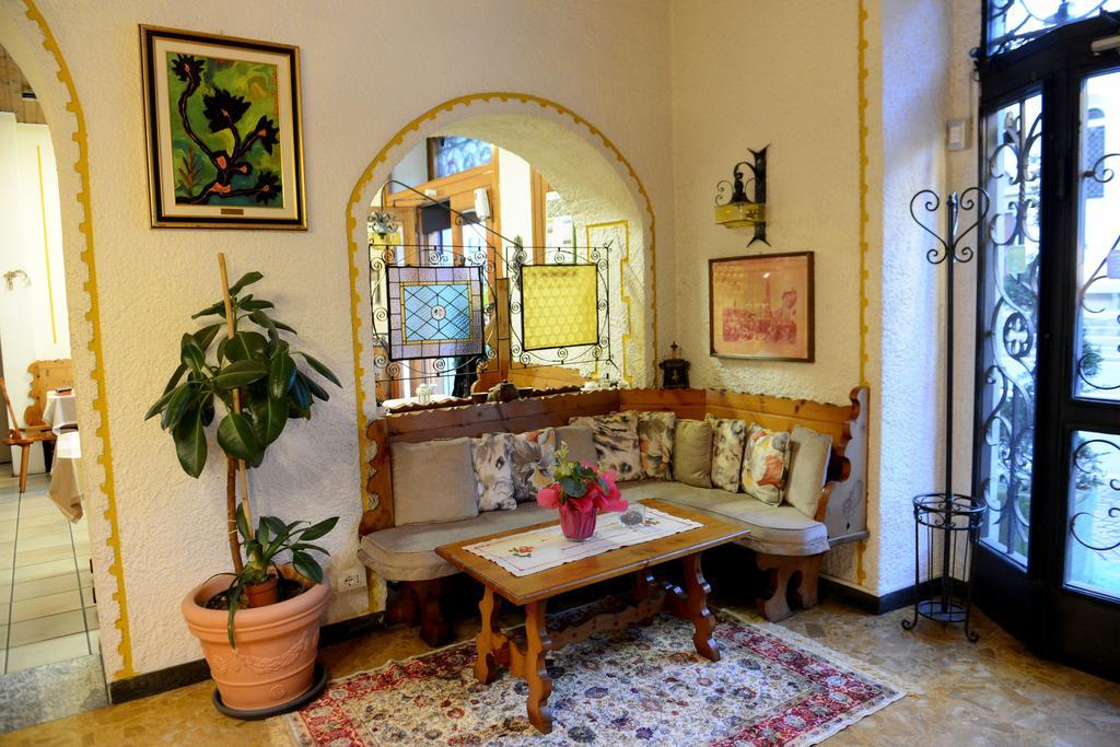 Albergo Altavilla Tirano Zewnętrze zdjęcie